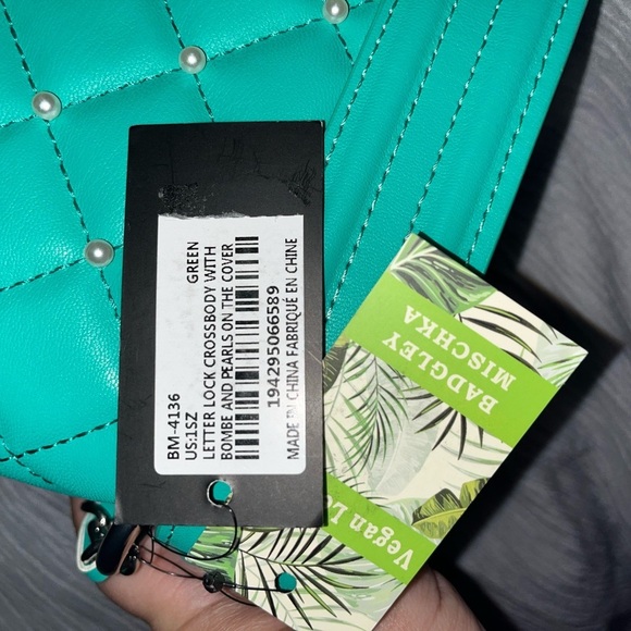 Badgley Mischka Letter Lock Crossbody Bombe&Pearls Strap&Cover, NWT - Picture 16 of 16